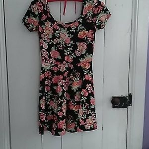A short flower print dress